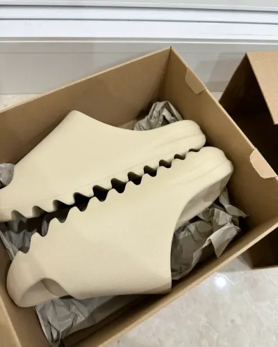 EM Sneakers Adidas Yeezy Slide Bone review jordy 01