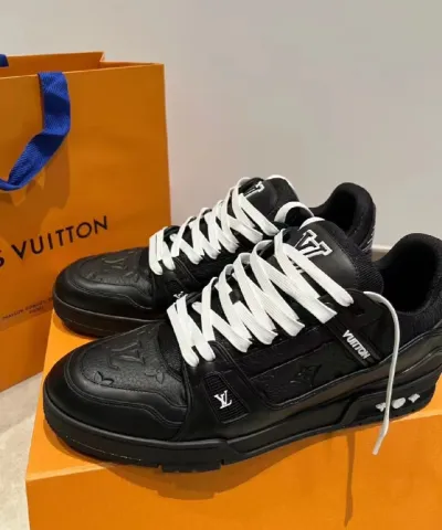 EM Sneakers Louis Vuitton Trainer All Black Embossing review Marvin 00