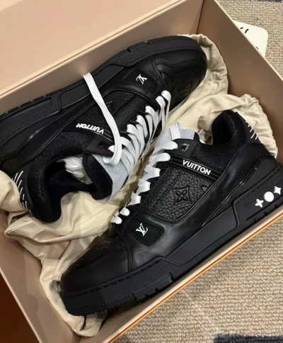EM Sneakers Louis Vuitton Trainer All Black Embossing review Marvin 01
