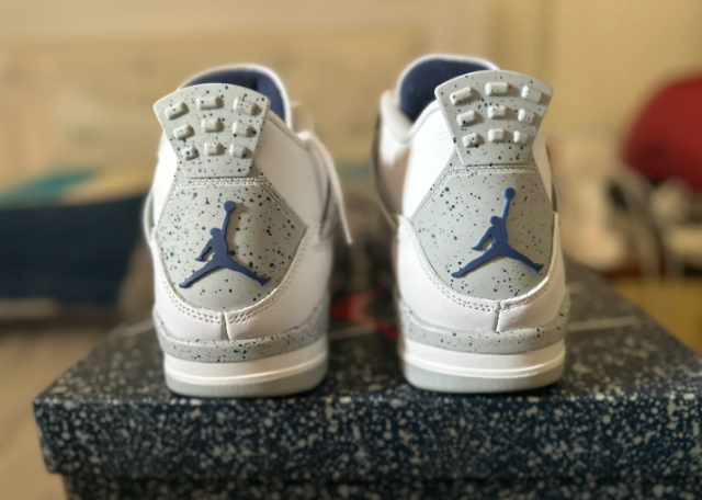 EM Sneakers Jordan 4 Retro Midnight Navy review 1