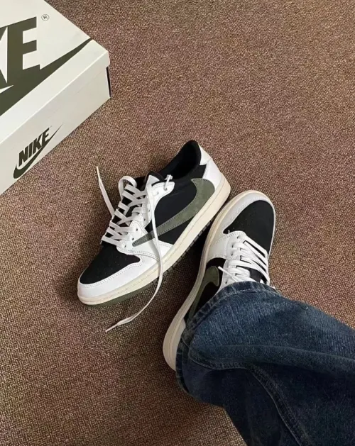 EM Sneakers Travis Scott x Air Jordan 1 Low OG Olive review 