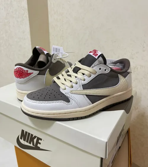 EM Sneakers Jordan 1 Retro Low OG SP × Travis Scott Reverse Mocha review 