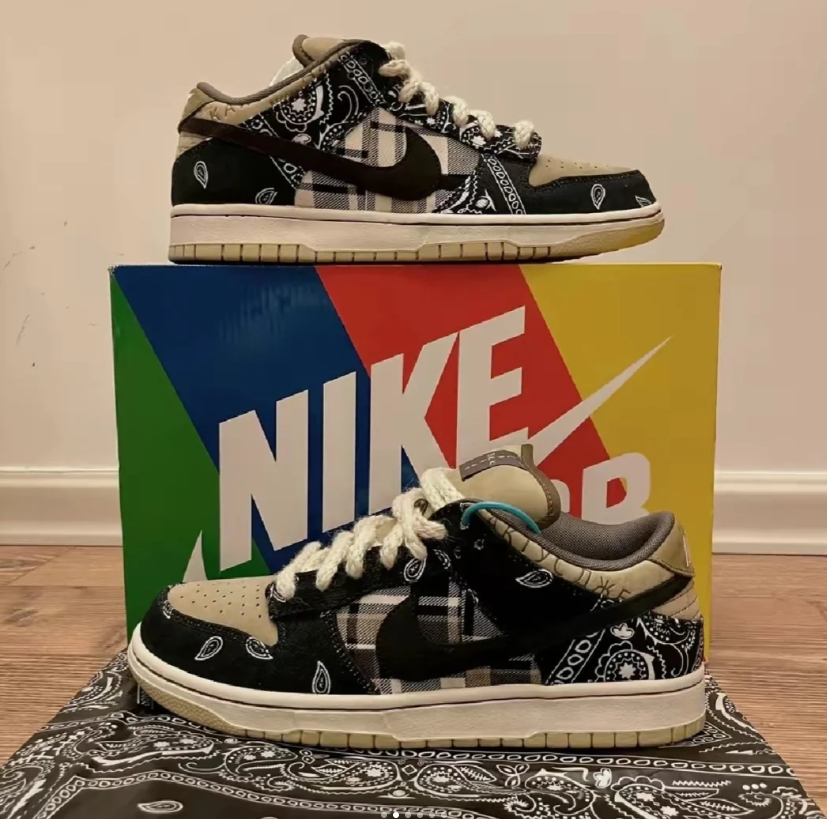 EM Sneakers Nike SB Dunk Low Travis Scott review 0