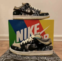 EM Sneakers Nike SB Dunk Low Travis Scott review 0