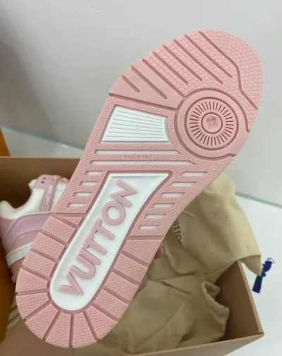 EM Sneakers Louis Vuitton Trainer Rose Pink review Robinson 01