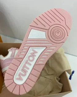 EM Sneakers Louis Vuitton Trainer Rose Pink review Robinson 02