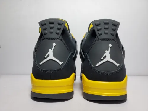 EM Sneakers Jordan 4 Retro Thunder (2023) review 