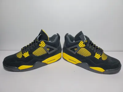 EM Sneakers Jordan 4 Retro Thunder (2023) review John 01