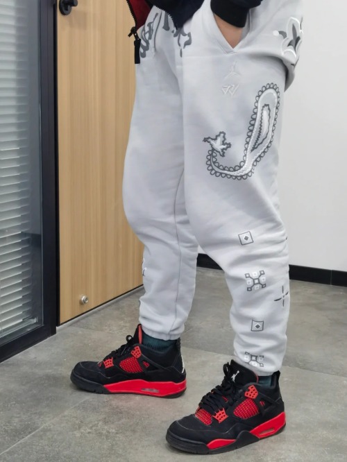 EM Sneakers Jordan 4 Retro Red Thunder review 