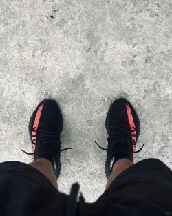 EM Sneakers adidas Yeezy Boost 350 V2 Core Black Red (2016/2022/2023) review Mila