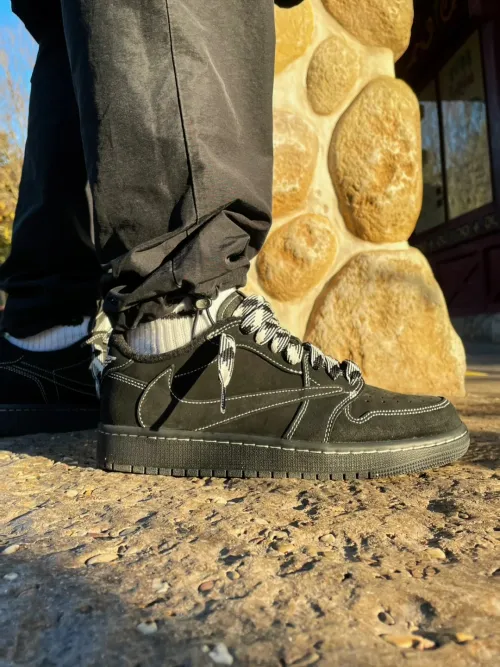  EM Sneakers Jordan 1 Retro Low OG SP Travis Scott Black Phantom review 