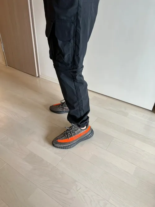 EM Sneakers Adidas Yeezy Boost 350 V2 Beluga review 