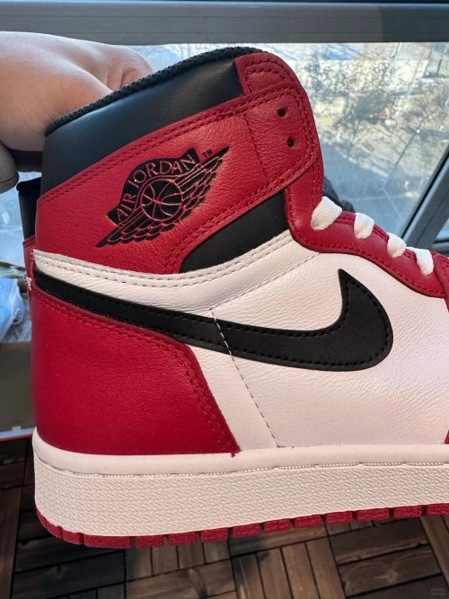 EM Sneakers Jordan 1 Retro Chicago reviewed by