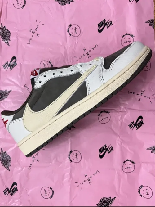  EM Sneakers Jordan 1 Retro Low OG SP Travis Scott Reverse Mocha review 