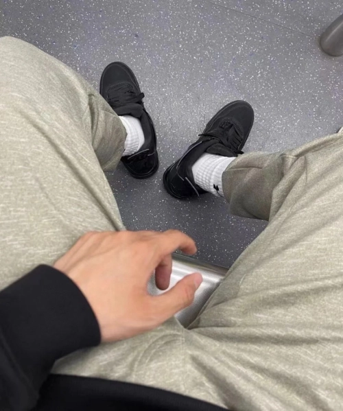 EM Sneakers Jordan 4 Retro Black Cat reviewed by