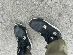EM Sneakers Jordan 4 Retro Oreo (2015) review Warren 01