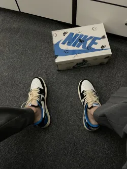 EM Sneakers Jordan 1 Low × Travis Scott x Fragment Design review peck 01
