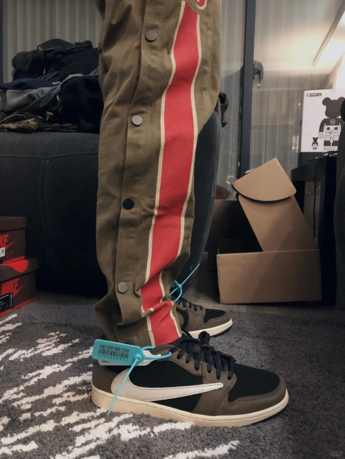 EM Sneakers Air Jordan 1 Retro Low OG SP Travis Scott Mocha reviewed by