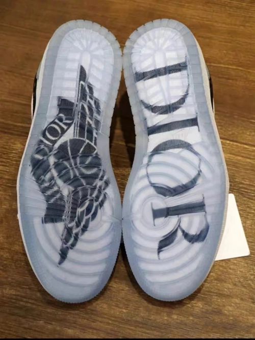 EM Sneakers Jordan 1 Retro Low Dior reviewed by