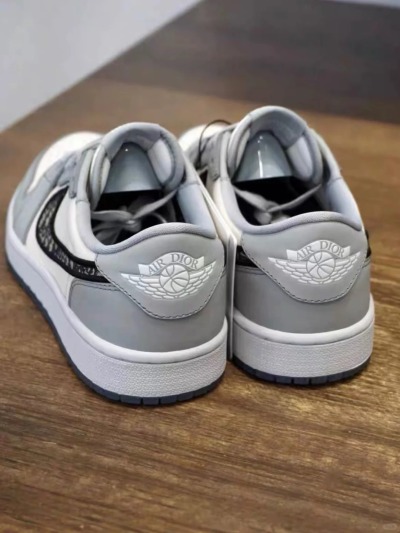 EM Sneakers Jordan 1 Retro Low Dior review diert 01