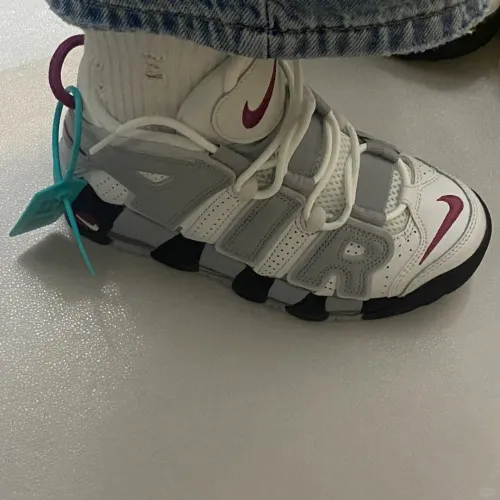 EM Sneakers Nike Air More Uptempo Rosewood Wolf Grey review 