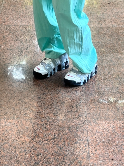 EM Sneakers Nike Air More Uptempo Rosewood Wolf Grey reviewed by