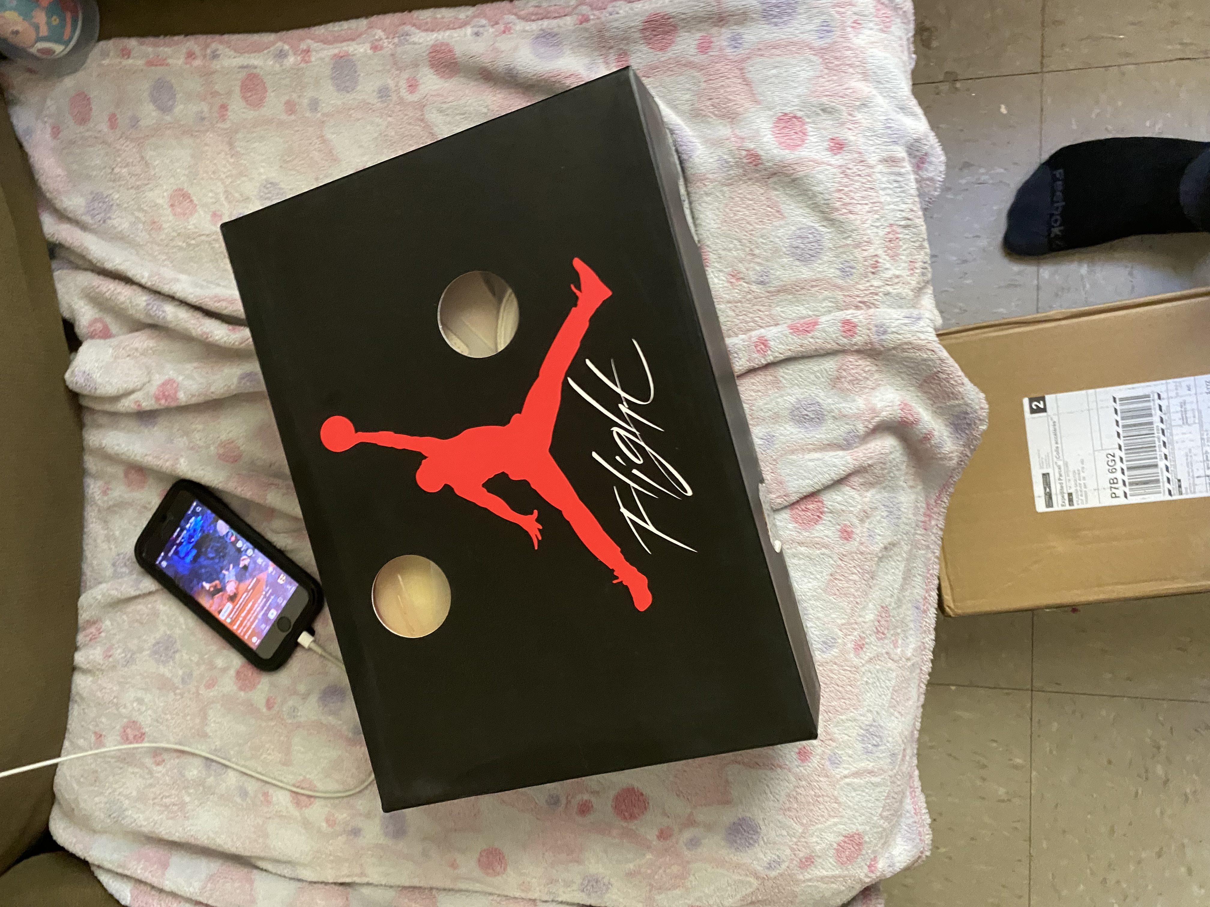 EM Sneakers Jordan 4 Retro × Off-White Sail review 1