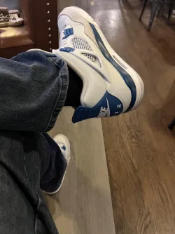 EM Sneakers Jordan 4 Retro Military Blue review lsrblrgrsruiu