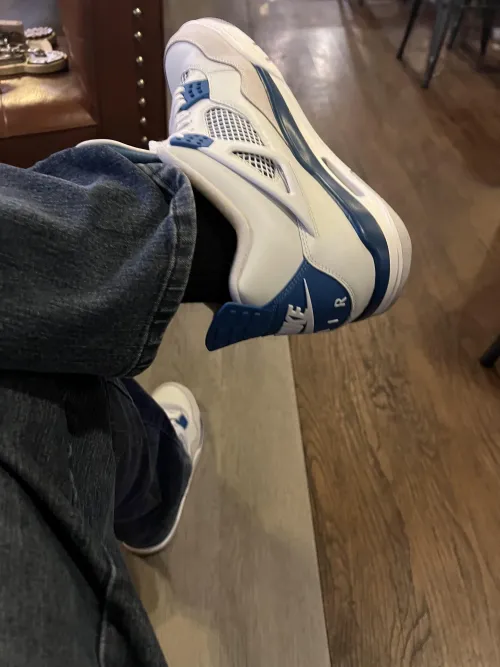 EM Sneakers Jordan 4 Retro Military Blue review 