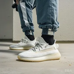 EM Sneakers Adidas Yeezy Boost 350 V2 Bone review oigt
