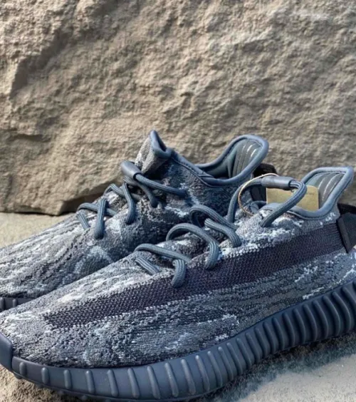 EM Sneakers Adidas Yeezy Boost 350 V2 MX Rock review 