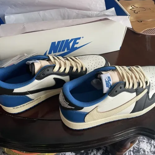 EM Sneakers Jordan 1 Low × Travis Scott x Fragment Design review 