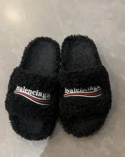 EM Sneakers Balenciaga Furry Slide Black review Jordan Bonnell