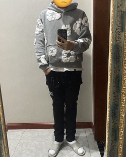 EM Sneakers Denim Tears The Cotton Wreath Sweatshirt Royal Grey review Isiah Smith