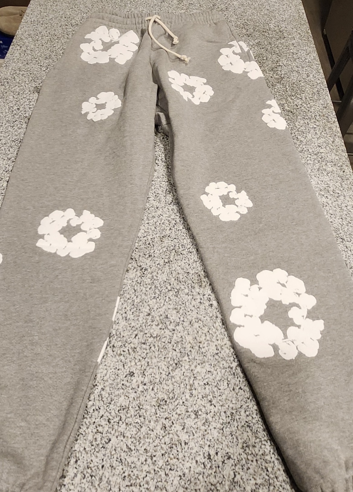 EM Sneakers Denim Tears The Cotton Wreath Sweatpants Grey review 0