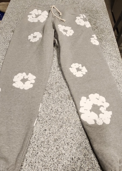 EM Sneakers Denim Tears The Cotton Wreath Sweatpants Grey review Wassemua Muel