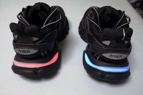 EM Sneakers Balenciaga Track LED Black reviewed by