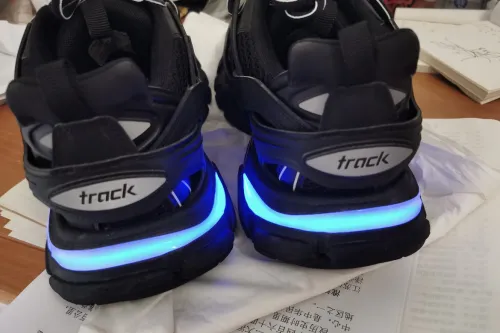 EM Sneakers Balenciaga Track LED Black review 
