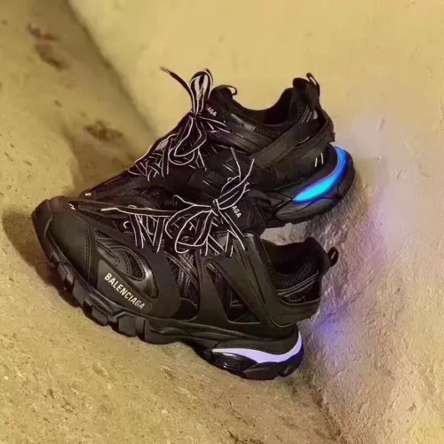 EM Sneakers Balenciaga Track LED Black review 