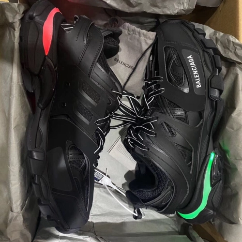 EM Sneakers Balenciaga Track LED Black reviewed by
