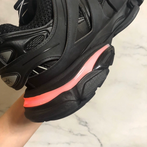 EM Sneakers Balenciaga Track LED Black reviewed by