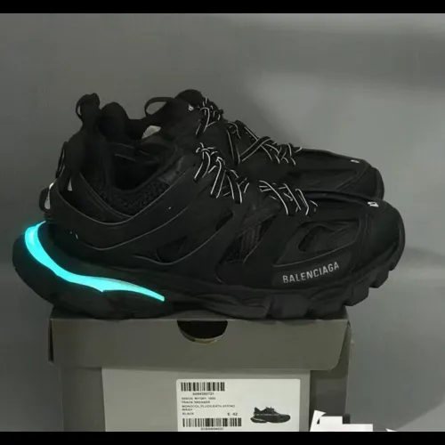 EM Sneakers Balenciaga Track LED Black review 