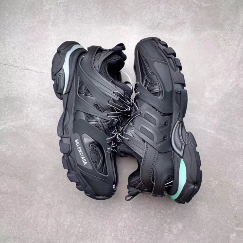 EM Sneakers Balenciaga Track LED Black reviewed by