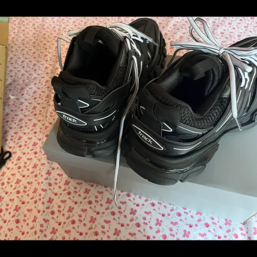 EM Sneakers Balenciaga Track LED Black and White review 