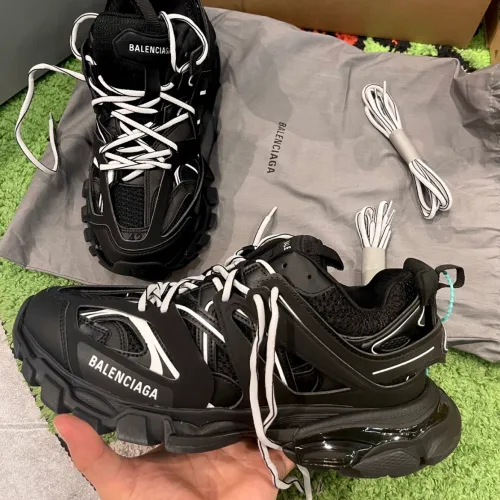 EM Sneakers Balenciaga Track LED Black and White review 