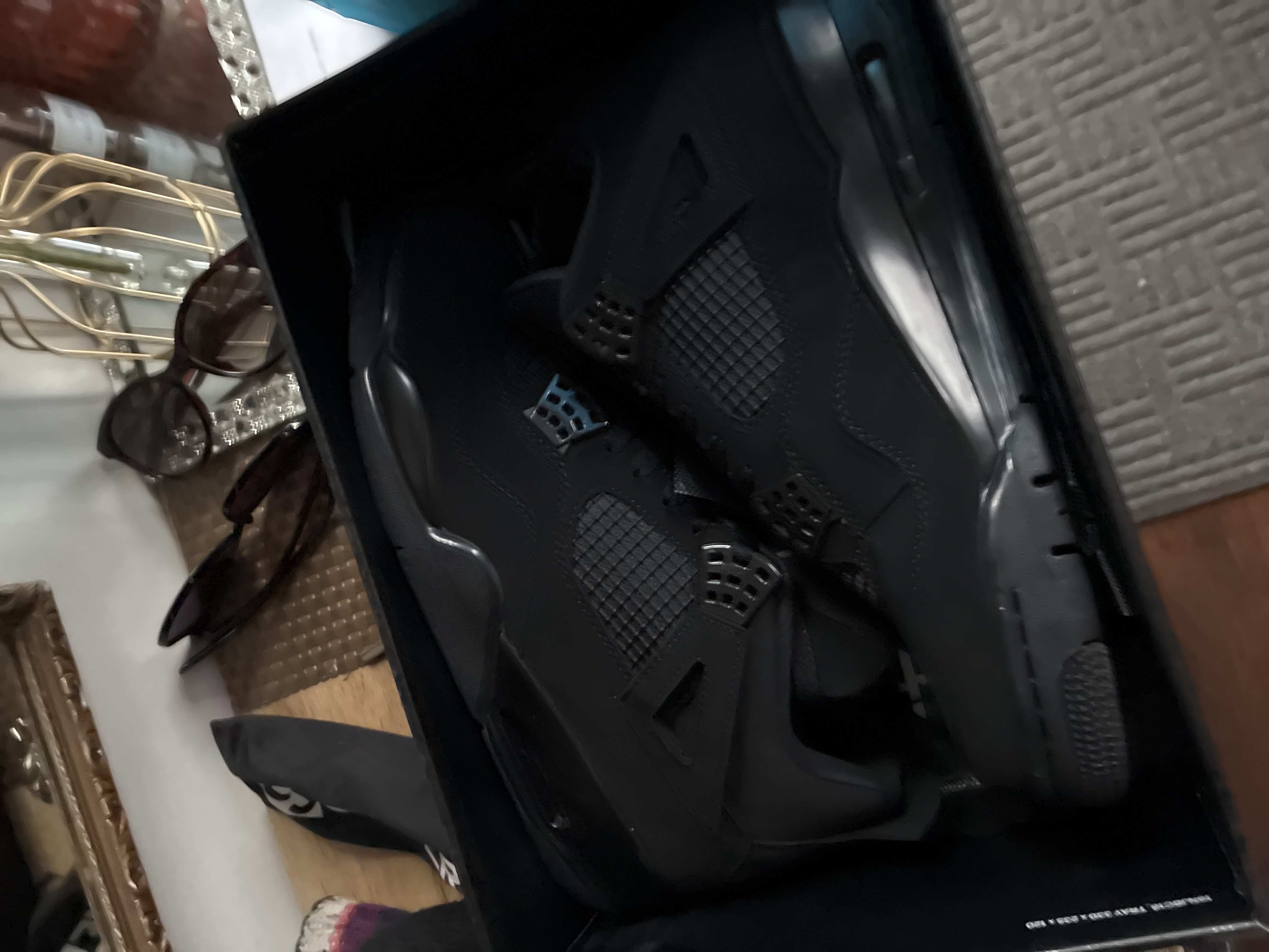 EM Sneakers Jordan 4 Retro Black Cat review 0
