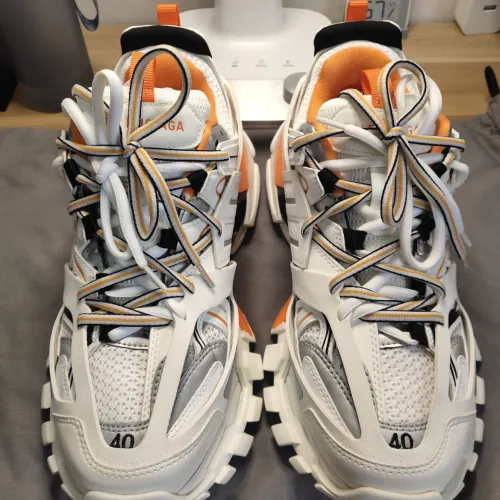 EM Sneakers Balenciaga Track LED White Orange review 