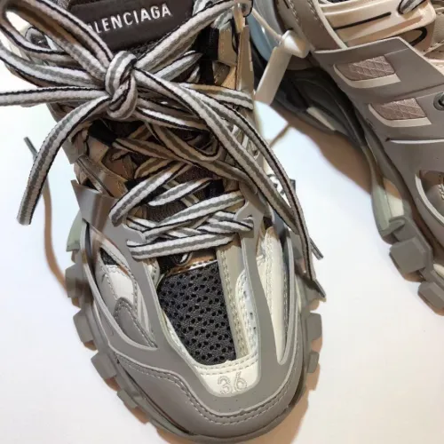 EM Sneakers Balenciaga Track LED Grey review 