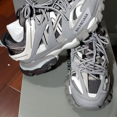 EM Sneakers Balenciaga Track LED Grey review 