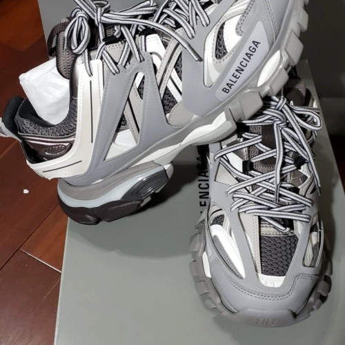 EM Sneakers Balenciaga Track LED Grey reviewed by